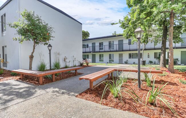 2 beds, 1 bath, 880 sqft, $1,695, Unit 201
