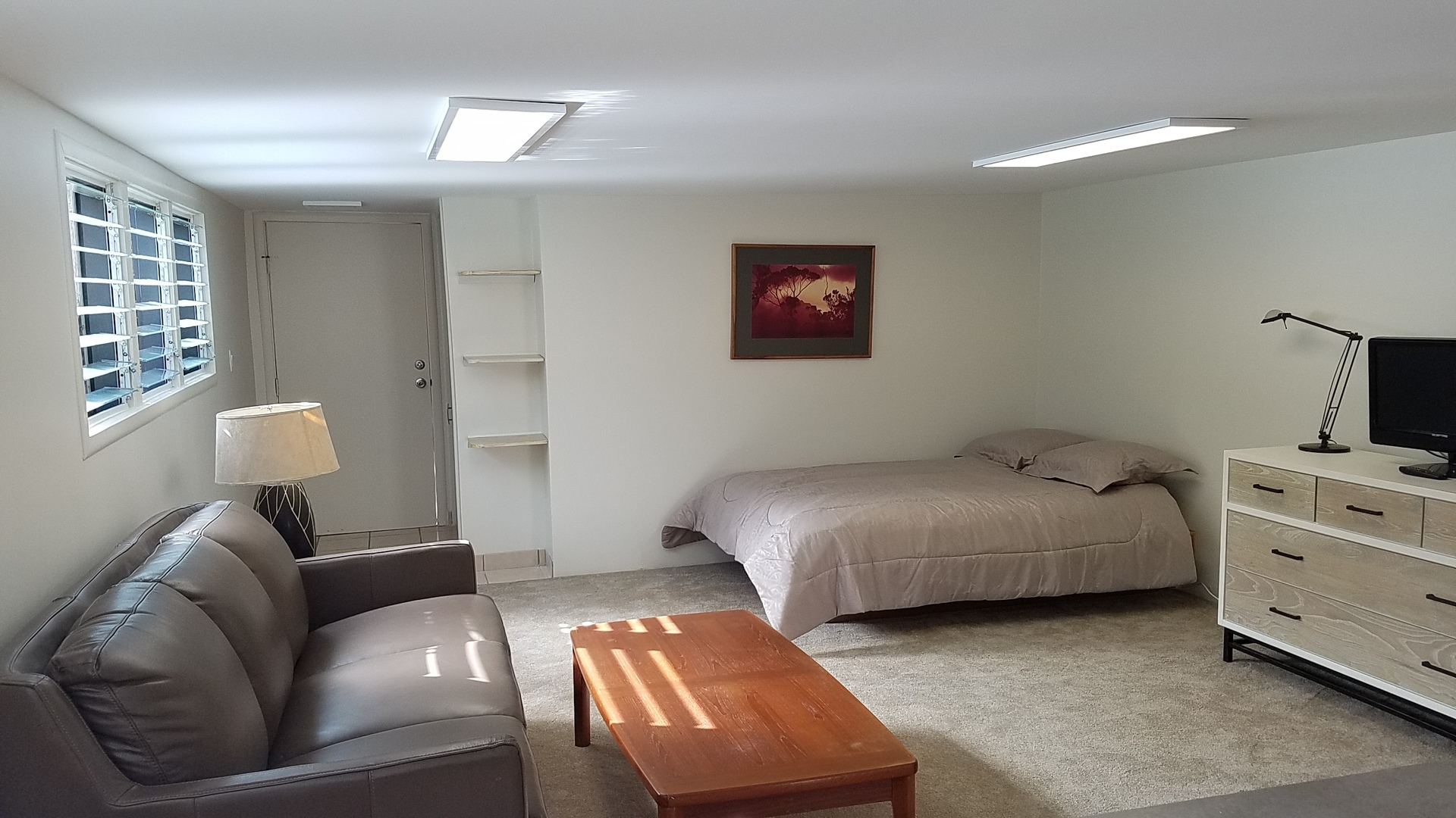Cozy and Quiet Furnished Studio...Super convenient location next to K.C.C- must see!!!!!