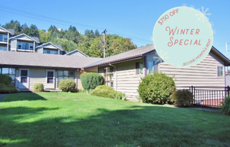 **Winter Special** Mid-Century 2-Bdr: Cute Courtyard Building Near OHSU + Downtown!