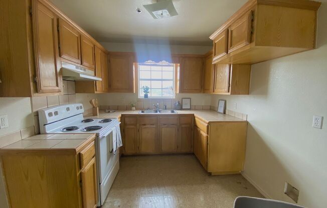 2 beds, 1 bath, 720 sqft, $750, Unit Apt. 10