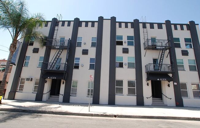 Alex Court Apartments - Apartments Now leasing in Los Feliz...CALL NOW!