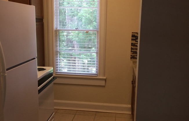 1 bed, 1 bath, $1,250, Unit 917-A SW 5th Ave