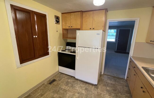 Charming 2 BD | 1 BA Home w/ Large Backyard - Hillsboro
