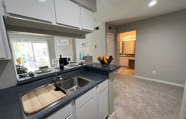 1 bed, 1 bath, 697 sqft, $899