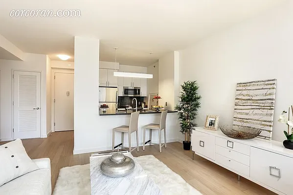 Studio, 1 bath, $4,060, Unit 10R