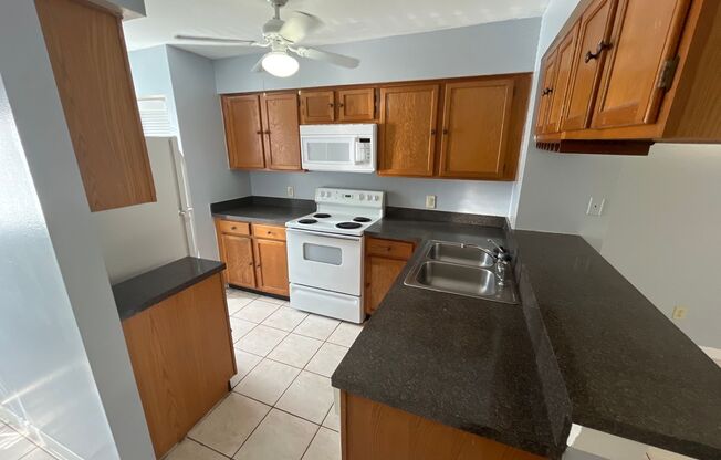 For Rent-2-bedroom, 2.5-bathroom located in the vibrant community of Tampa