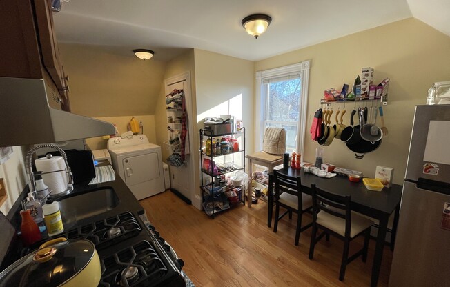 2 beds, 1 bath, $3,700, Unit 3