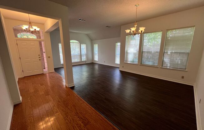 Spacious Canyon Creek 3 bed 2 bath Home