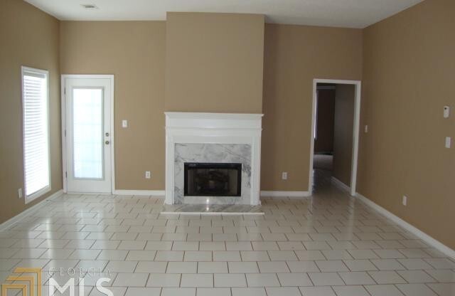 Awesome 2 Bedroom Home in Courtyard Subdivision!