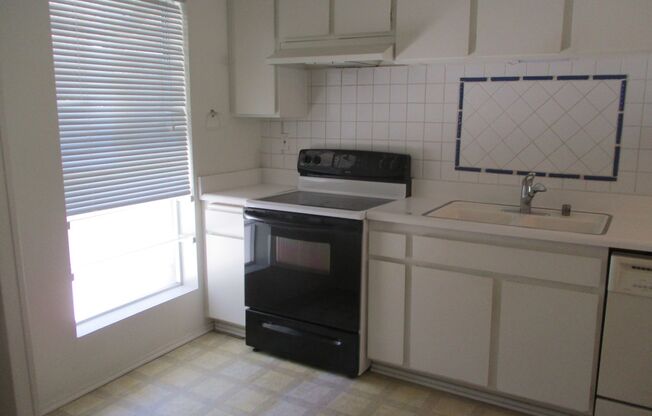 2 beds, 2 baths, $2,600, Unit # 124