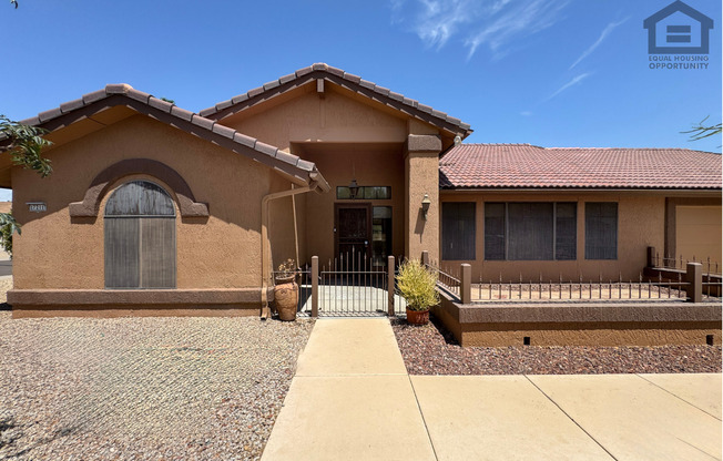 2Bed/2Bath Home in 55+ Age-Restricted Community in Sun City West!
