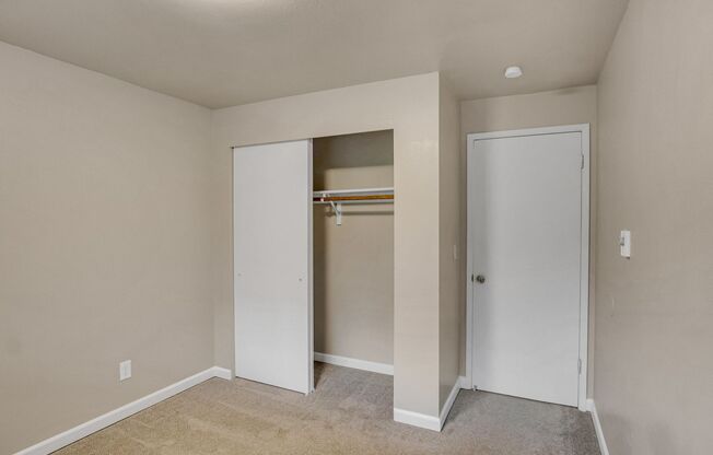 2 beds, 1 bath, 690 sqft, $1,780, Unit 303