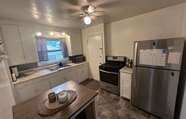 2 beds, 1 bath, $1,595