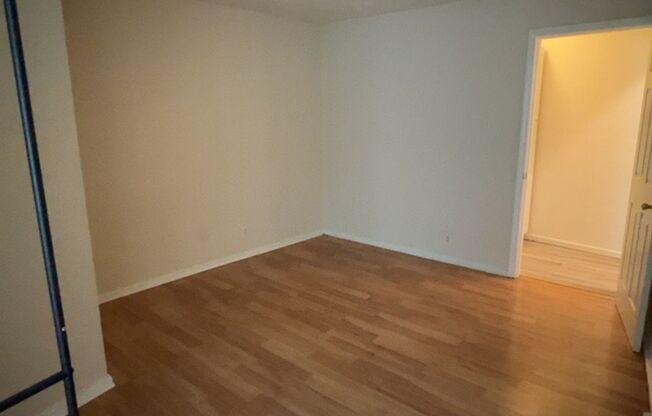 1 bed, 1 bath, 1,000 sqft, $575