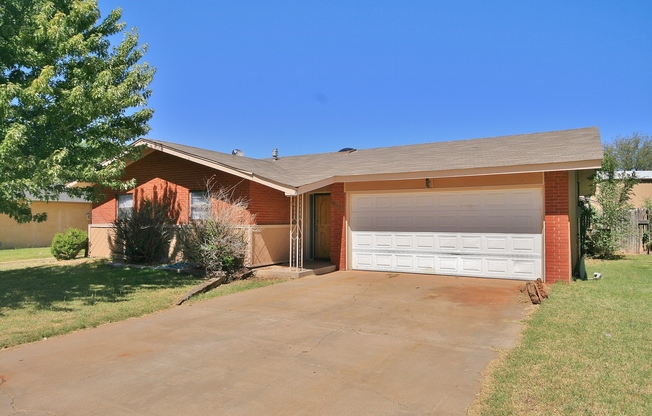 Newly Re-Modeled 3 Bedroom 2 Bath Home near Zia Elementary