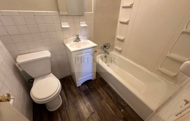 2 beds, 1 bath, $950, Unit MBB-2