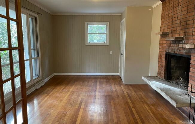 Large Duplex home with giant deck, parking, in quiet neighborhood, Available in June