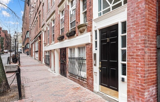 21 Temple St