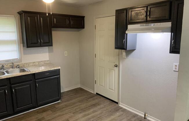 1540 NE 39