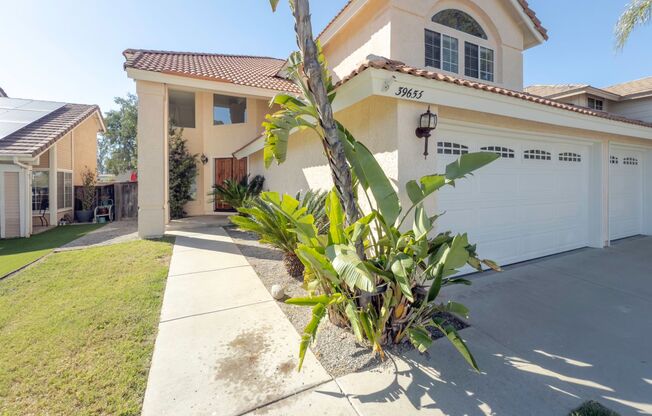 4 BEDROOM / 3 CAR GARAGE MURRIETA HOME FOR RENT W/ FULL BED + BATH DOWNSTAIRS!