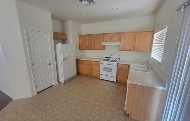 3 beds, 2.5 baths, $1,800