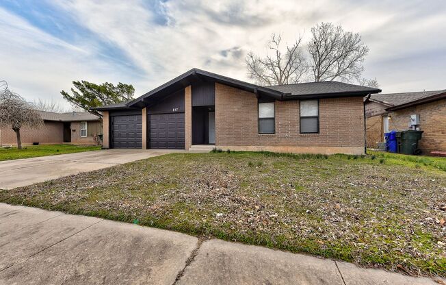 Gorgeous 3BD/2BTH Home Minutes from I-35 and The University of Oklahoma!