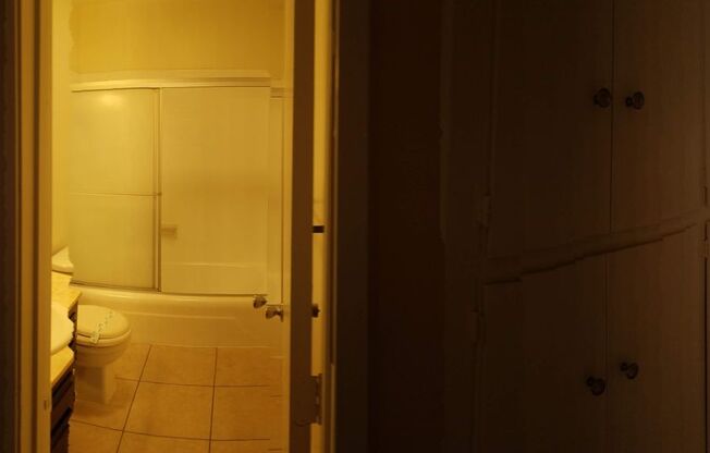 2 beds, 1.5 baths, 1,090 sqft, $1,650, Unit 38