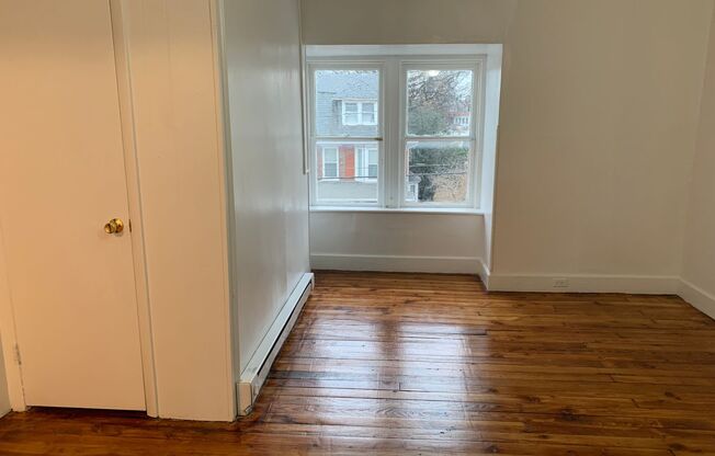 Second month HALF OFF! York City SD- 3rd floor Efficiency near York College