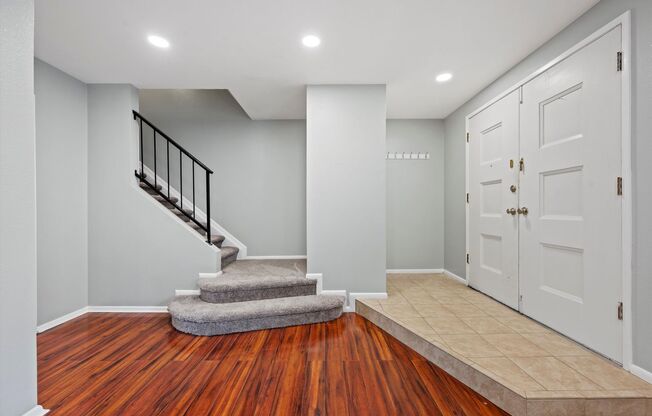 Spacious 4 Bedroom 3 Bath Townhouse in Lakewood!
