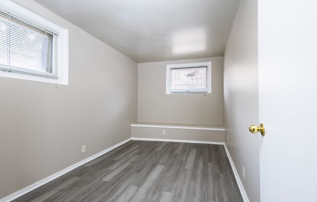 2 beds, 1 bath, 825 sqft, $959, Unit 3819 Jones St #101