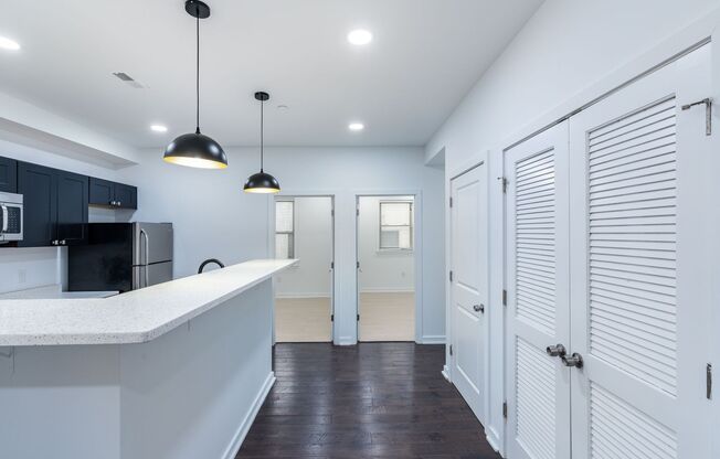 3 beds, 2 baths, 150 sqft, $1,975, Unit 1409-304