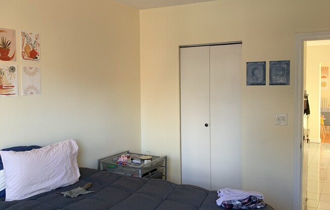 2 beds, 1 bath, $3,500, Unit 10