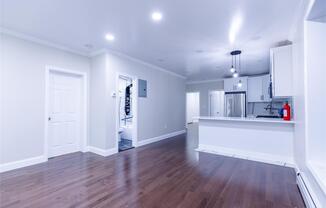 3 beds, 2 baths, 900 sqft, $3,300