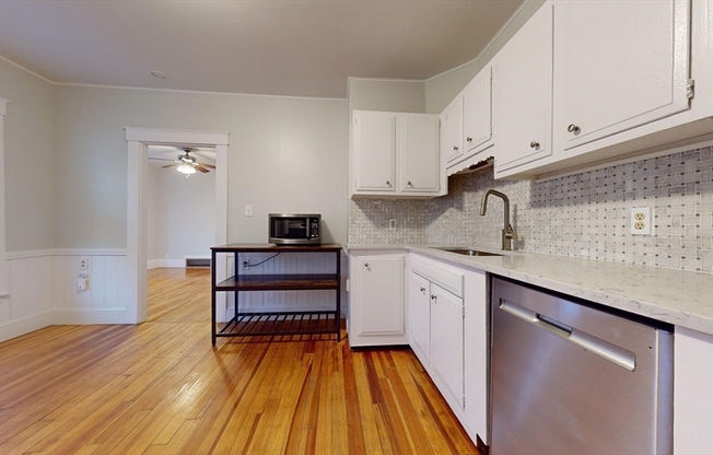 2 beds, 1 bath, $2,400, Unit 1