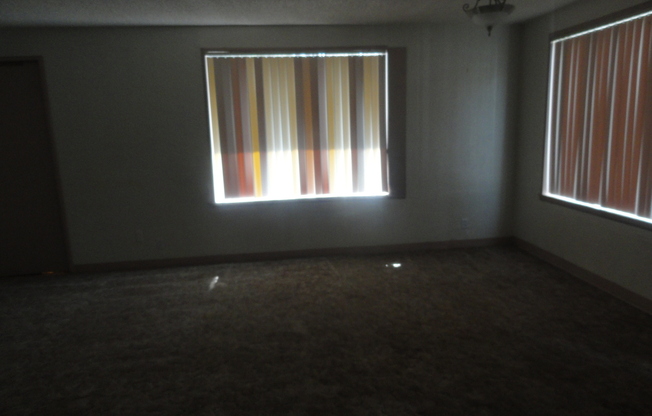 2 beds, 1 bath, $1,550, Unit # #B