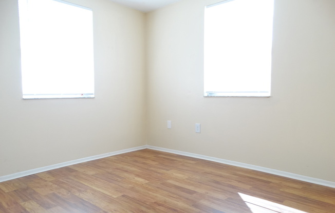 2 beds, 1 bath, $1,300