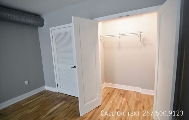 1523 W Girard Ave