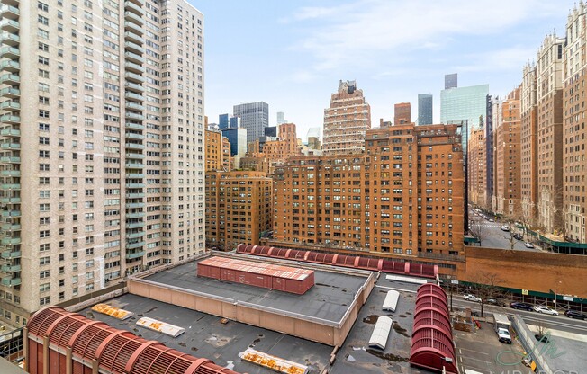 1 bed, 1 bath, $4,650, Unit 23H