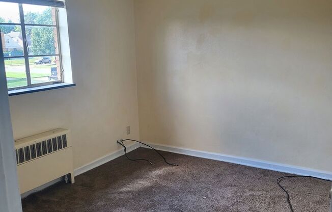 2 beds, 1 bath, $900, Unit APT B-1