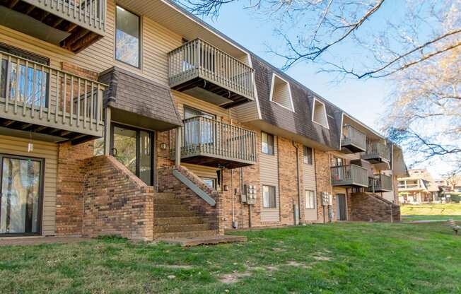 Elegant Exterior View at Nob Hill Apartments, Nashville, TN, 37211