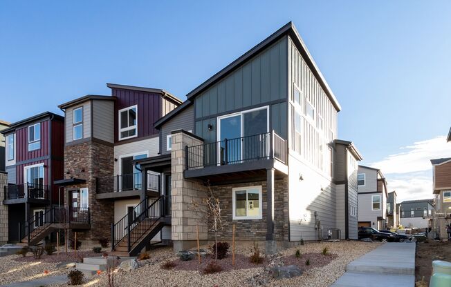 BEAUTIFUL MIDTOWN COLLECTION at PATHWAYS HOME with A/C