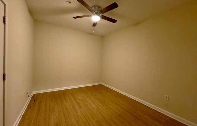 2 beds, 1 bath, 913 sqft, $1,399, Unit 413 Unit 204