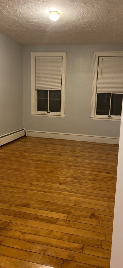 1 bed, 1 bath, $1,200, Unit B