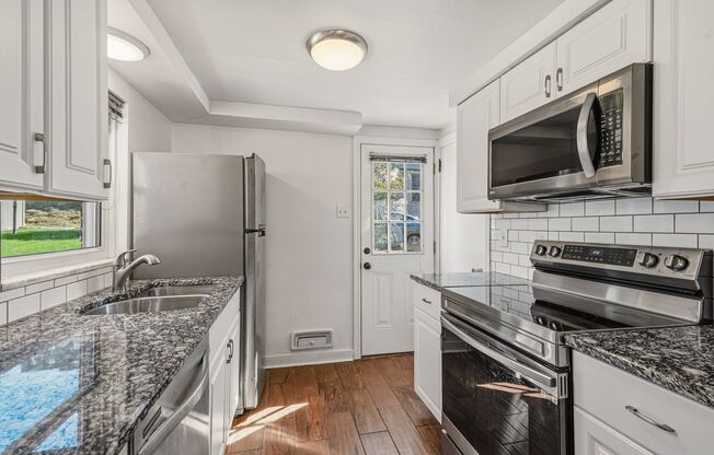 Gorgeous 2 bedroom in Mt. Washington available now!