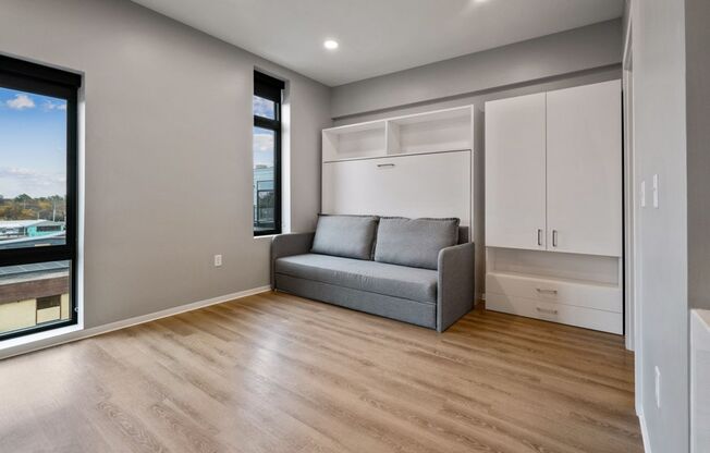 Studio, 1 bath, 390 sqft, $895, Unit 2424