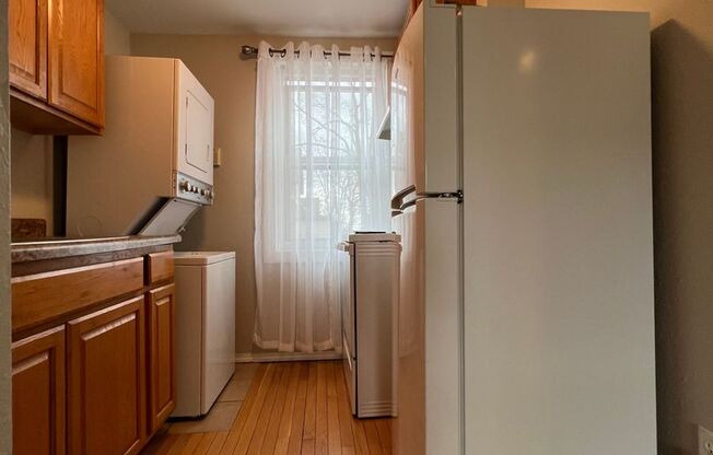 Studio, 1 bath, $595, Unit 3