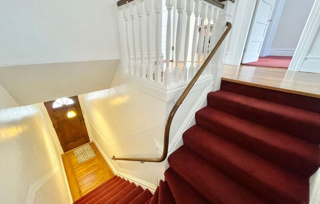 Wonderful Light and Bright Top Floor 2BR/1BA Flat w/Parking, Laundry, Shared Garden - PROGRESSIVE