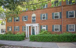 Spacious 2BR/1BA in Rock Creek Gardens!