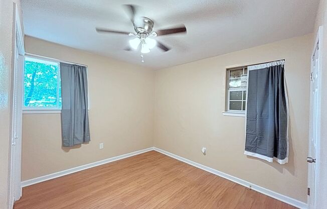 3 beds, 1 bath, $1,100