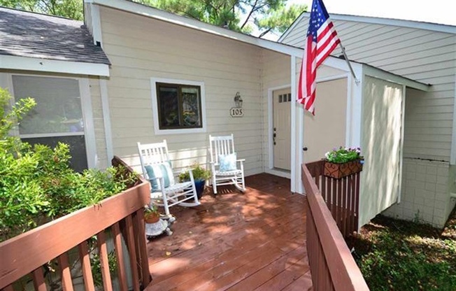 Charming 2Br 1.5Ba Townhome in Cary! Available 10/21!